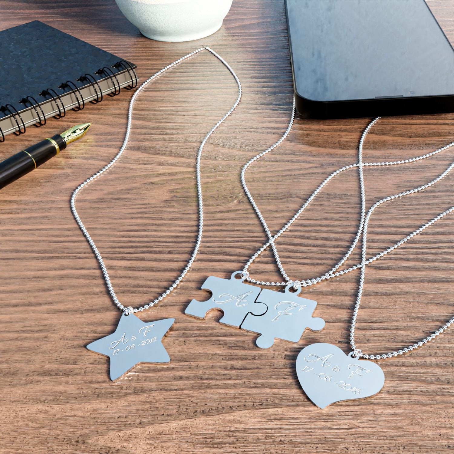 Collana personalizzata con nome , iniziali - collana personalizzabile incisione laser , iniziali , nome - ideale per regalo , san Valentino , festa della mamma - 100% made in italy